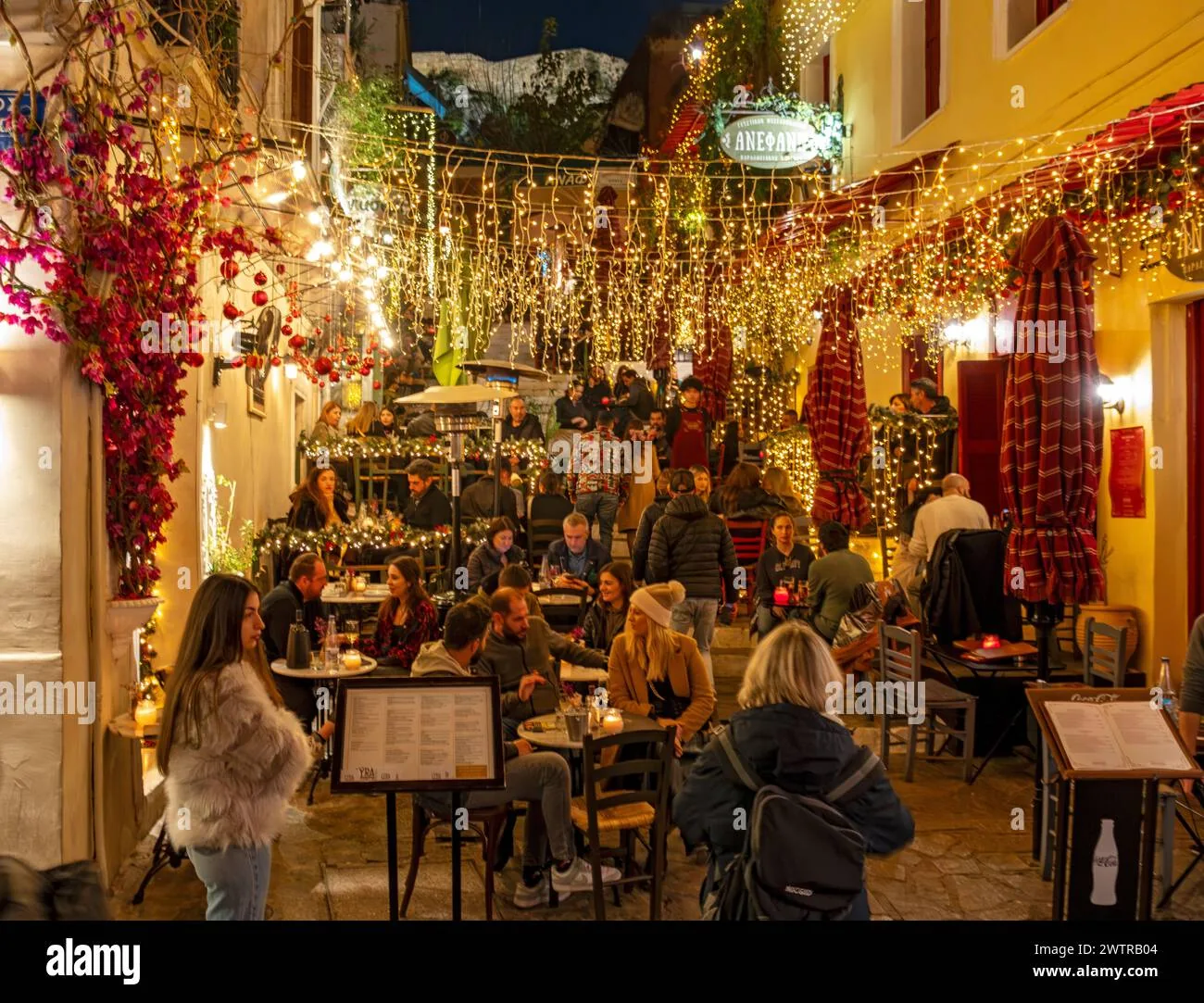 Σκάλες Μνησικλέους · Φαγητό κάτω από την Ακρόπολη — φωτογραφία 1