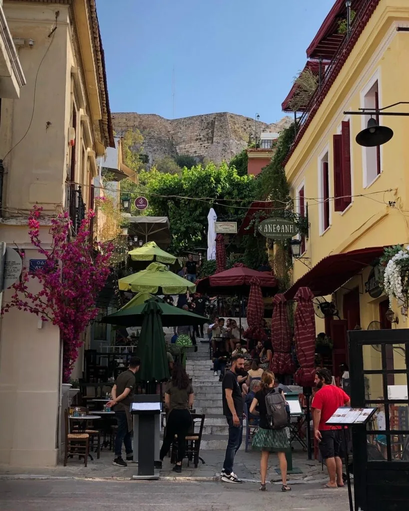 Σκάλες Μνησικλέους · Φαγητό κάτω από την Ακρόπολη — φωτογραφία 2