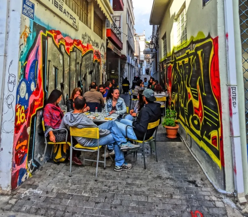 Ψυρρή · Μπαρ, μεζέδες & street art — φωτογραφία 1