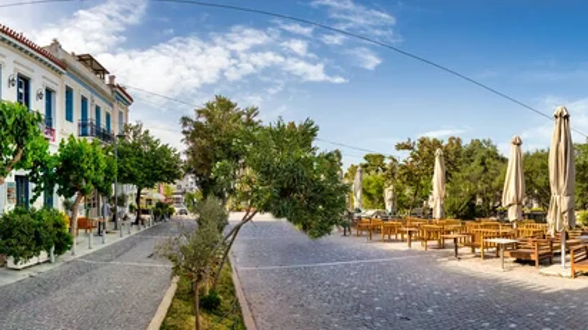 Πεζόδρομος Αποστόλου Παύλου στο Θησείο με θέα στην Ακρόπολη το ηλιοβασίλεμα