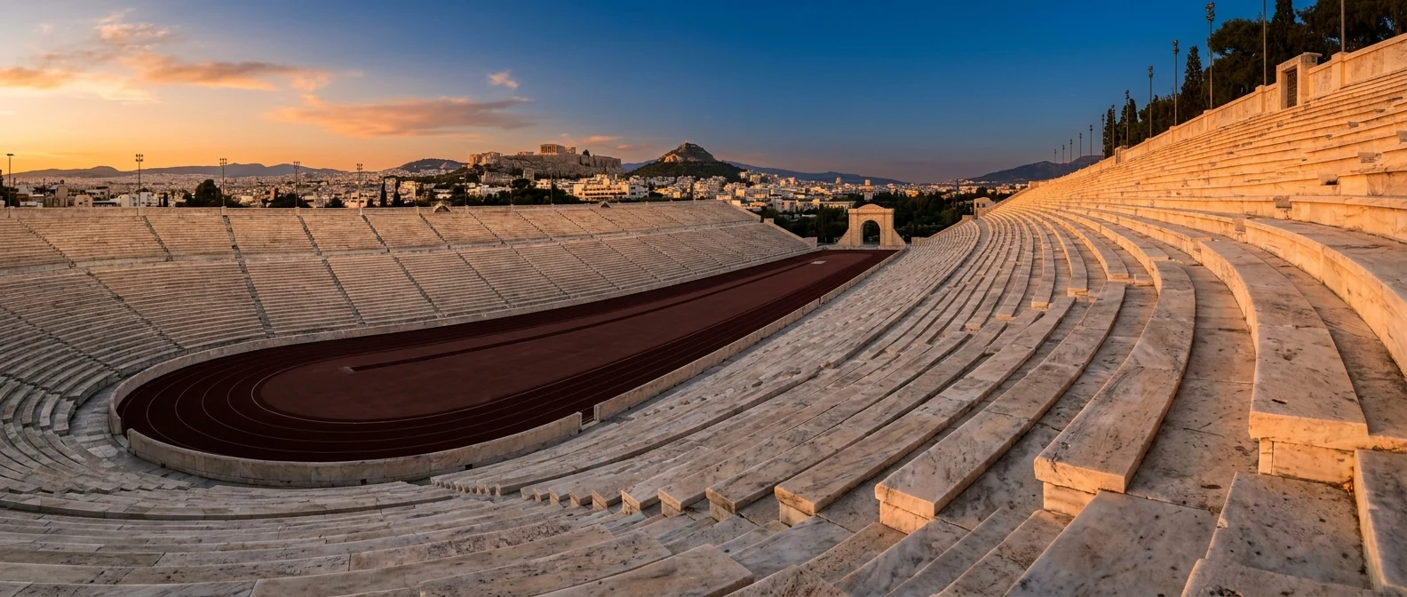 Οι μαρμάρινες κερκίδες του Παναθηναϊκού Σταδίου με την πίστα και το πεταλόσχημα διάζωμα