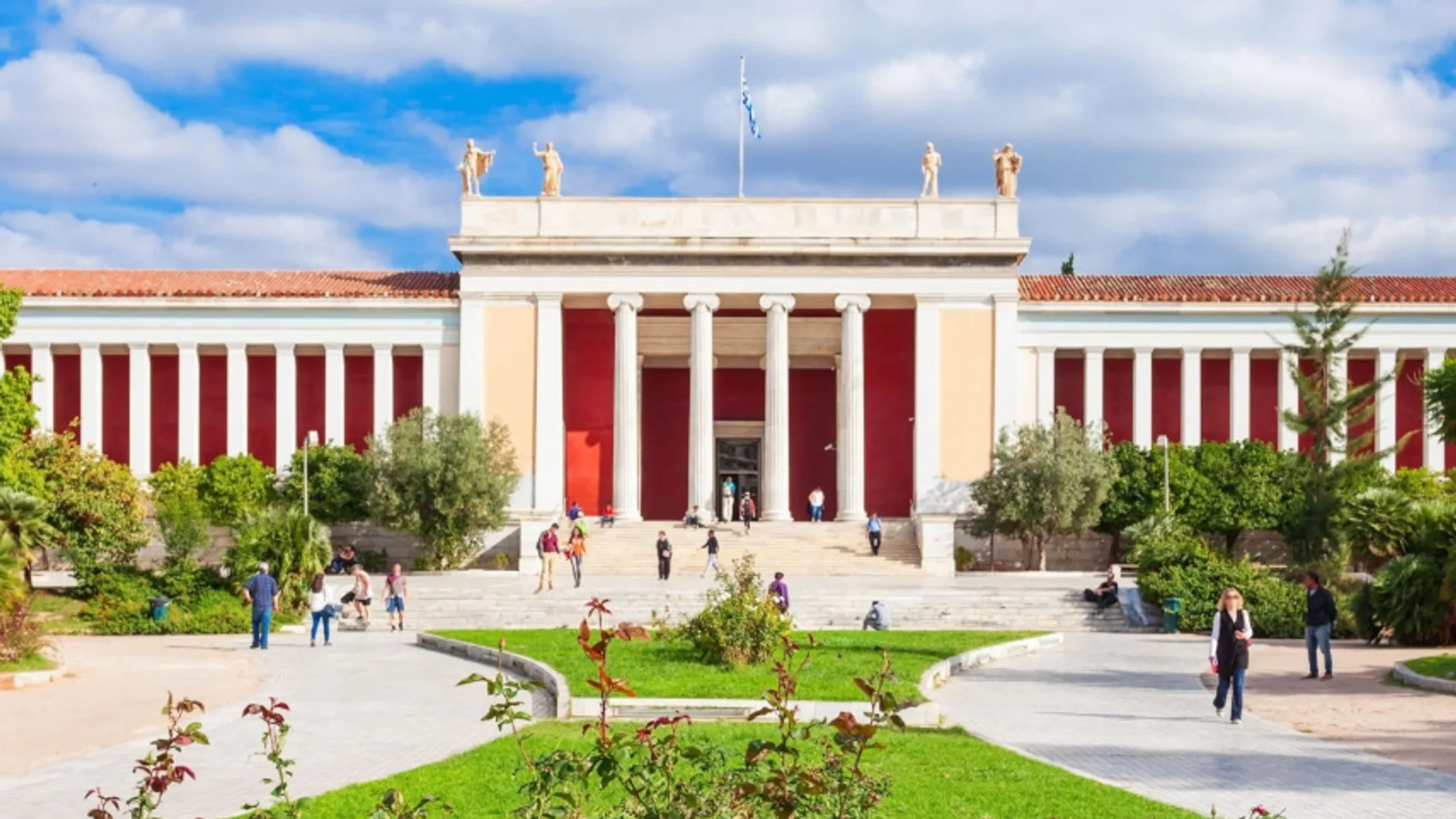 Νεοκλασική πρόσοψη του Εθνικού Αρχαιολογικού Μουσείου
